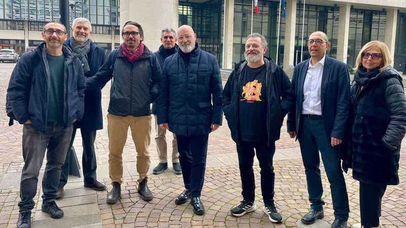 I registi Manetti Bros salutano la Regione e le torri del Fiera District a Bologna, set della trilogia di&nbsp;Diabolik