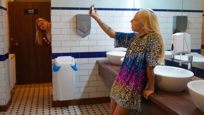 DO NOT EXPECT TOO MUCH FROM THE END OF THE WORLD di Radu&nbsp;Jude